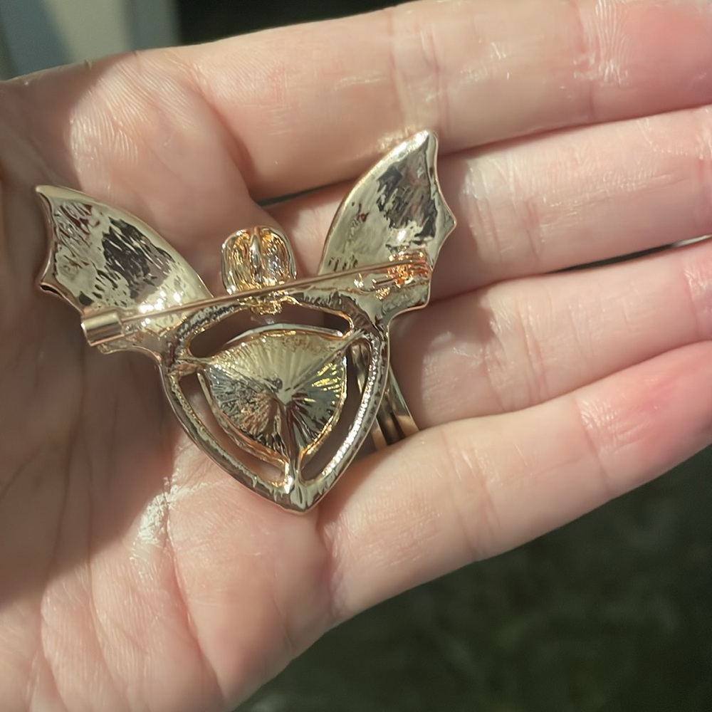 Gothic Skull & Bat Brooch - Picture 3 of 5
